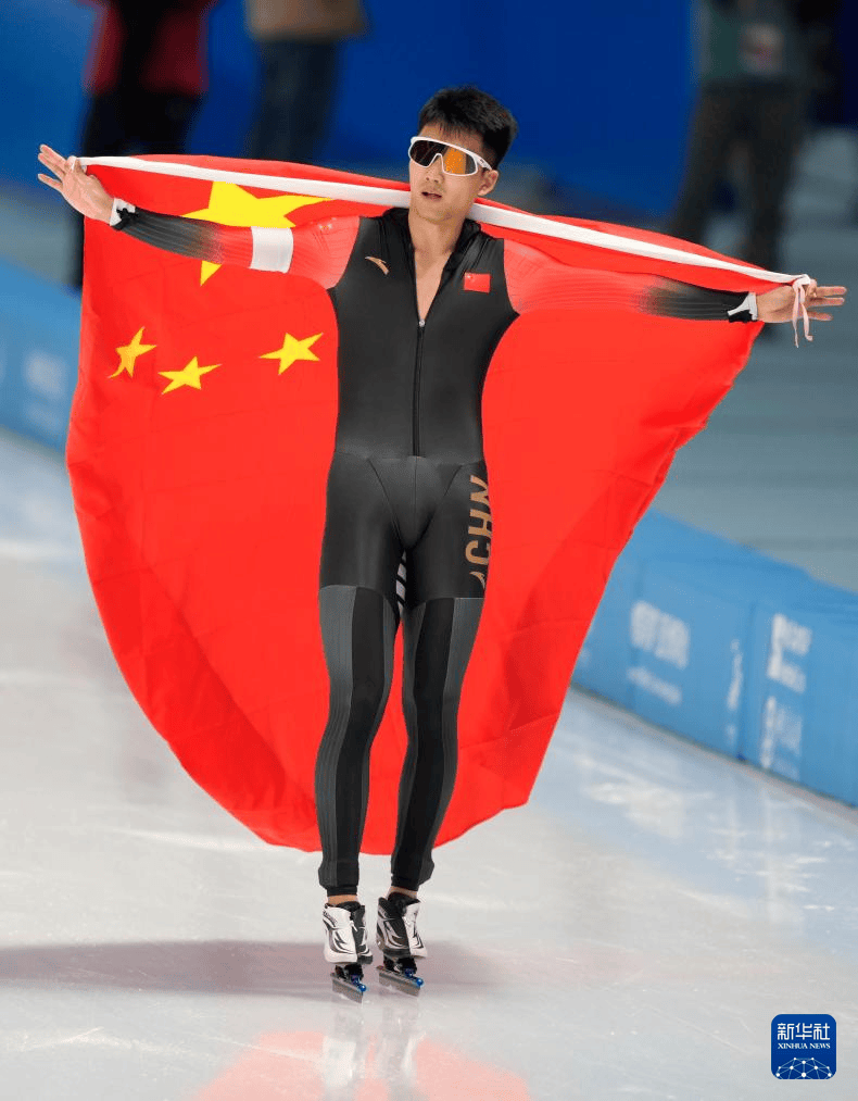 中国运动员获得银牌　奋力拼搏