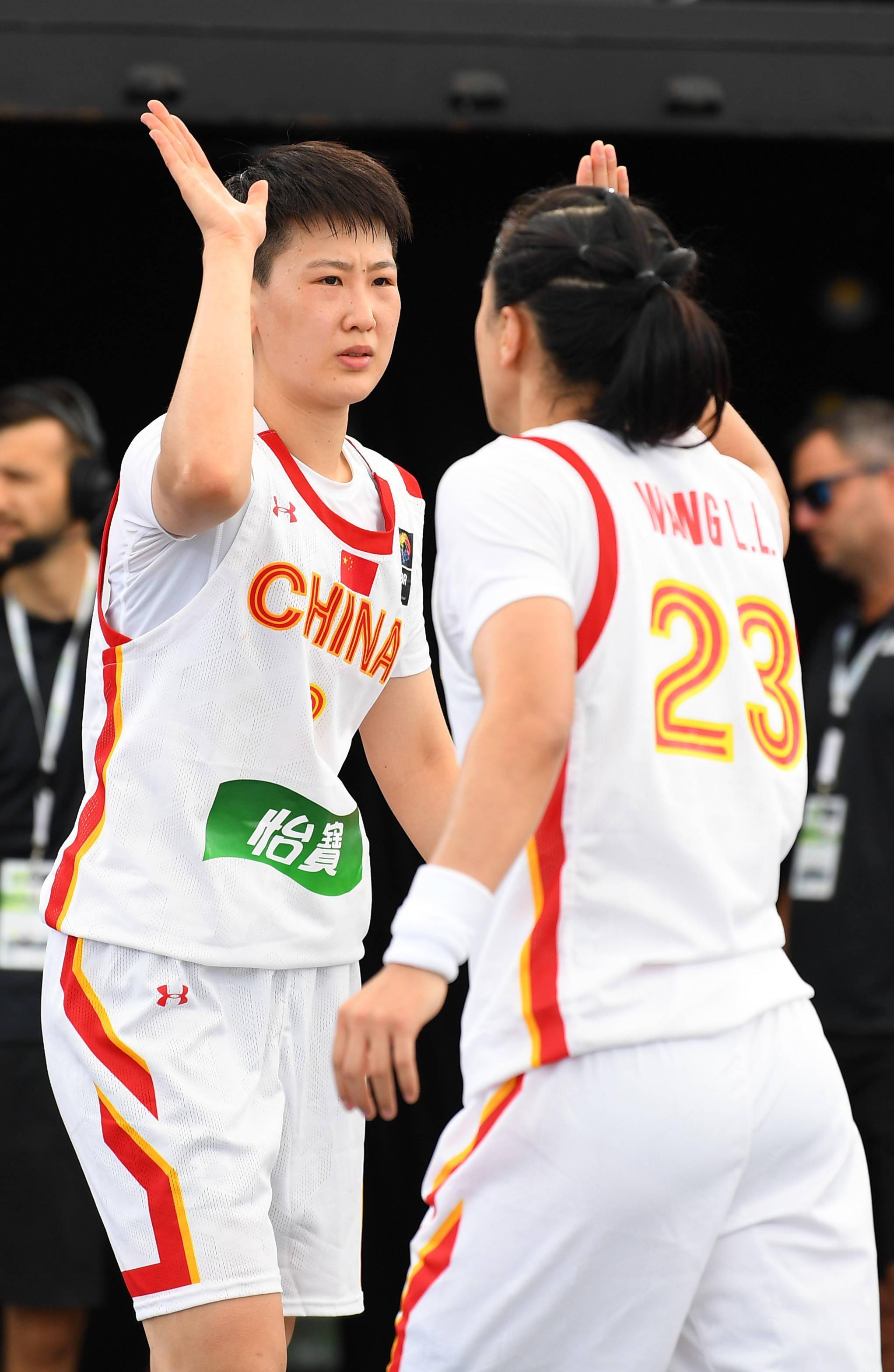 体育名将对决：女子足球世界杯备战加速